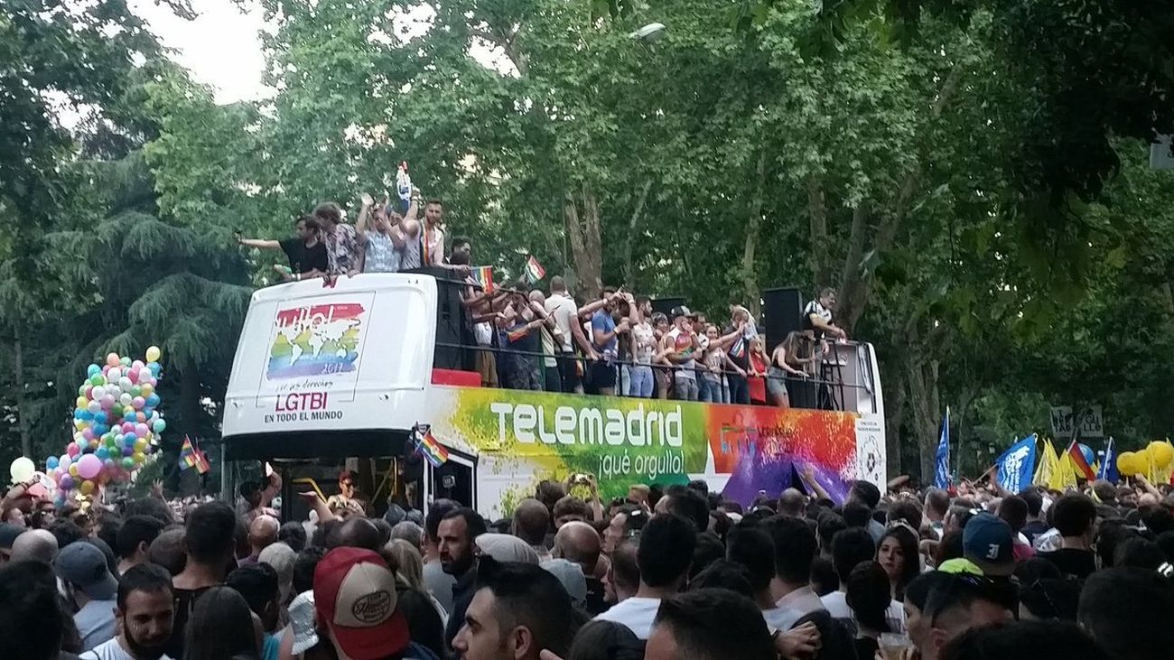 La carroza de Telemadrid, una de las más concurridas y festivas