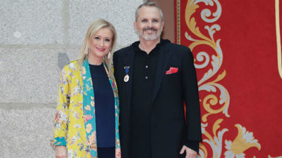 Miguel Bosé recibe la Medalla Internacional de las Artes de la Comunidad