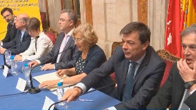 Carmena acuerda que los universitarios se formen en servicios a la comunidad