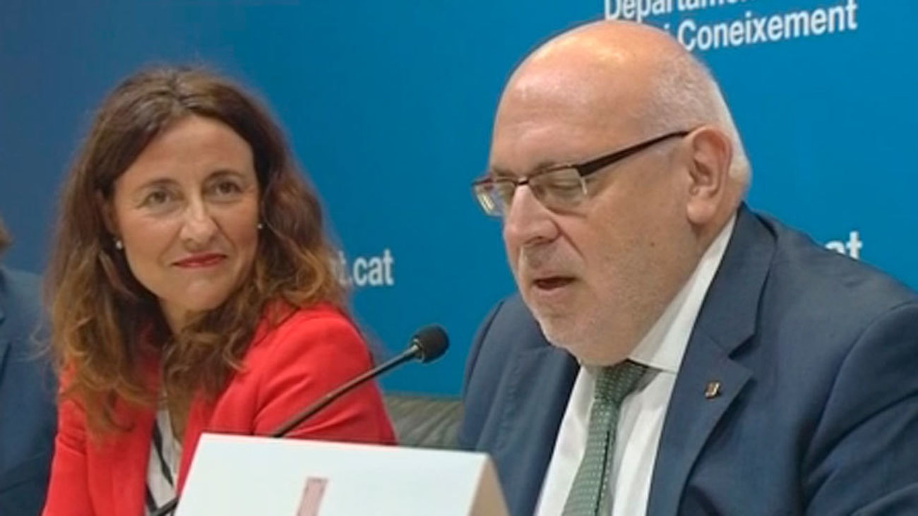 Puigdemont destituye al 'conseller' que puso en duda el referéndum