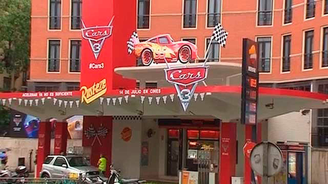 La Comunidad abre expediente por instalar publicidad en la gasolinera de Alberto Aguilera