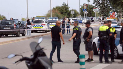 Un hombre hiere con un fusil de asalto a dos policías locales en Gavà (Barcelona)