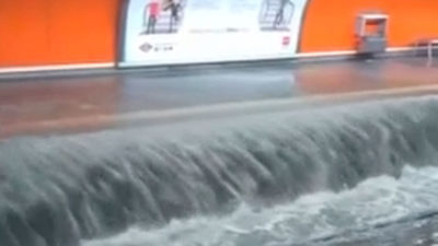 Estaciones de metro, hospitales y la M-30 inundados por la fuerte tormenta