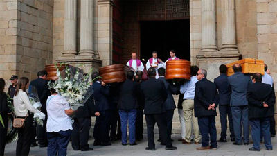 Extremadura despide entre lágrimas a la familia fallecida en Jerte