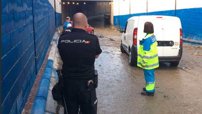 Muere un hombre ahogado tras quedar atrapado en su coche en Coslada