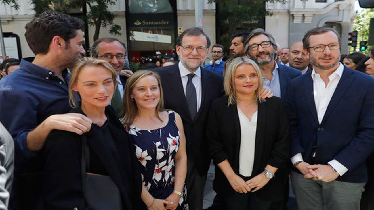 Rajoy con María del Mar Blanco y dirigentes vascos del PP