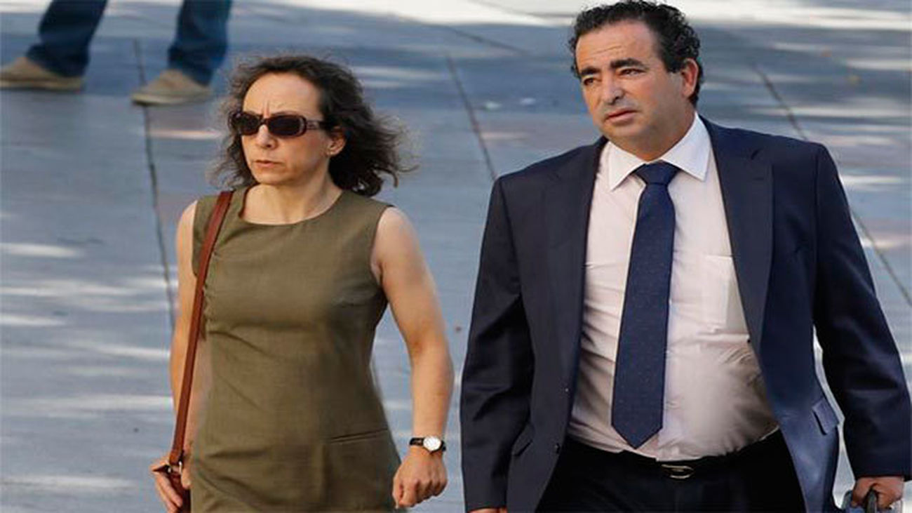 Noelia de Mingo con su abogado