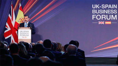 Felipe VI pide minimizar las incertidumbre de las empresas españolas ante el 'brexit'