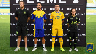 El Alcorcón muestra sus nuevas equipaciones