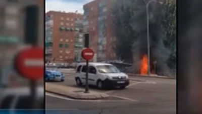 Sin heridos en el incendio de un autobús sin pasajeros de la EMT