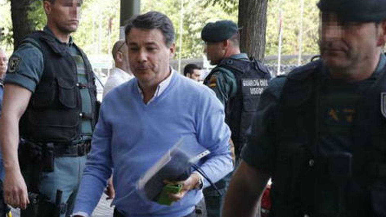 Familiares de Ignacio González acuden a la Audiencia a pagar la fianza de 400.000 euros