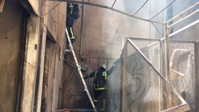Un incendio quema varias viviendas en Pinto