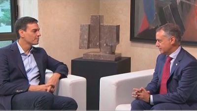 Sánchez pide a Urkullu que colabore en una reforma constitucional