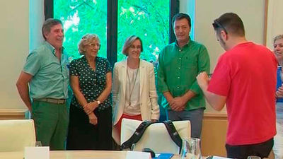 Carmena y sindicatos piden al Estado igualdad para reponer el empleo público