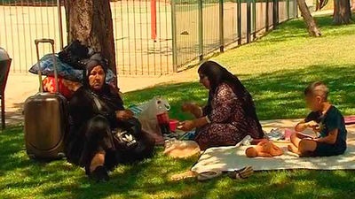 Realojados los 80 refugiados sirios que acamparon junto a la mezquita de la M-30