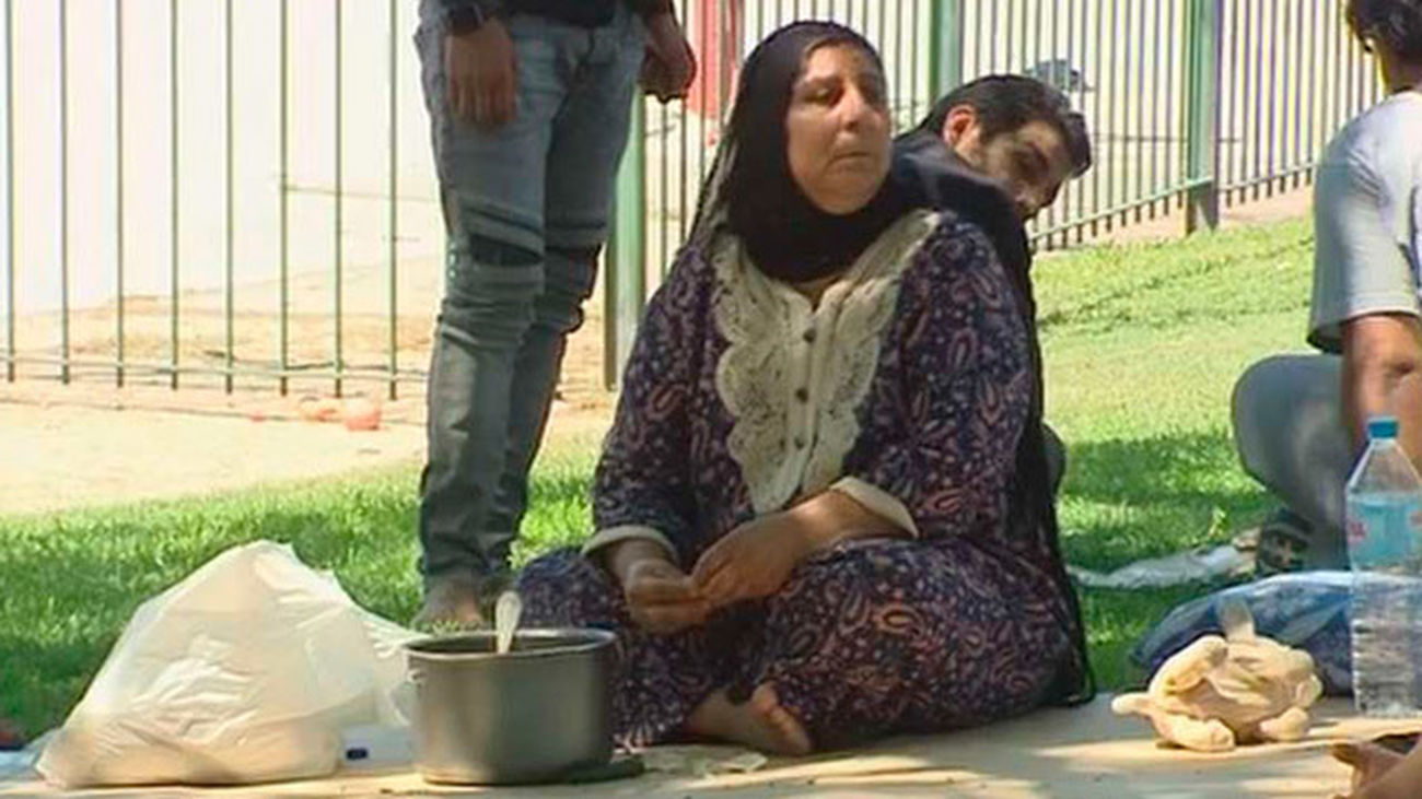 Refugiados en un parque entre la Mezquita y el Tanatorio de la M-30