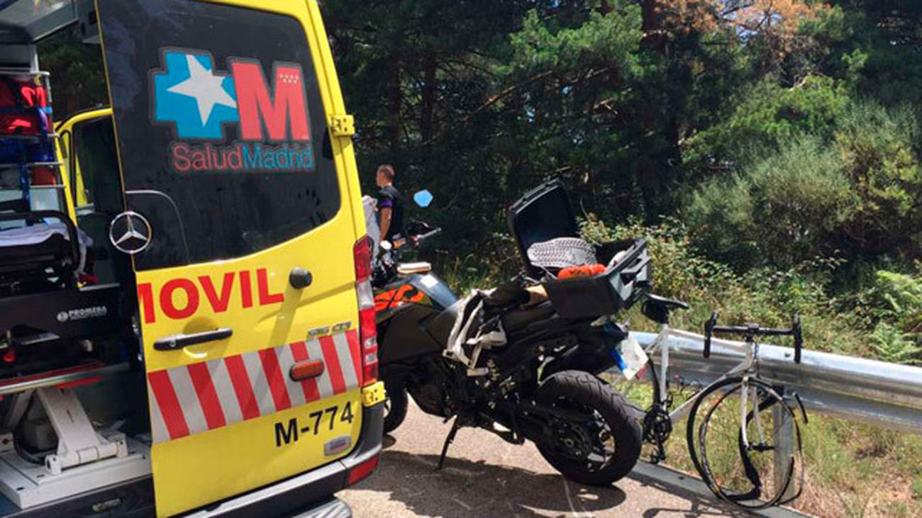 Un ciclista muere al chocar con una moto cuando bajaba por Canencia (Madrid)