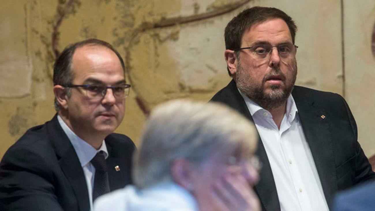 El vicepresidente del Govierno y consejero de Economía, Oriol Junqueras, y el consejero de la Presidencia, Jordi Turull