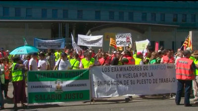 Los examinadores de tráfico amenazan con huelga indefinida en septiembre