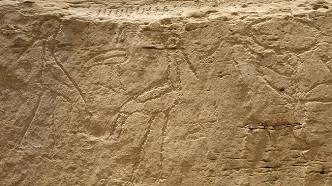 Arqueólogos descubren jeroglíficos monumentales egipcios de 5.200 años