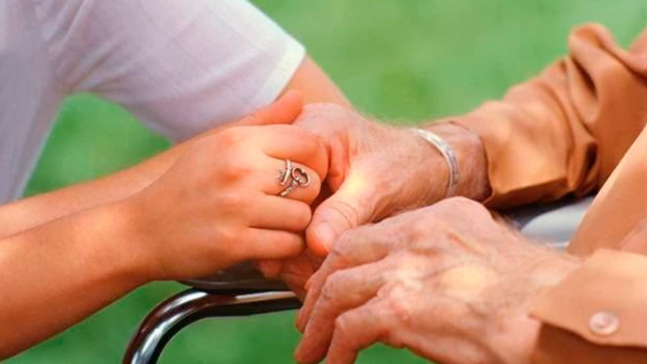 Casi 320.000 personas dependientes continúan en lista de espera en España