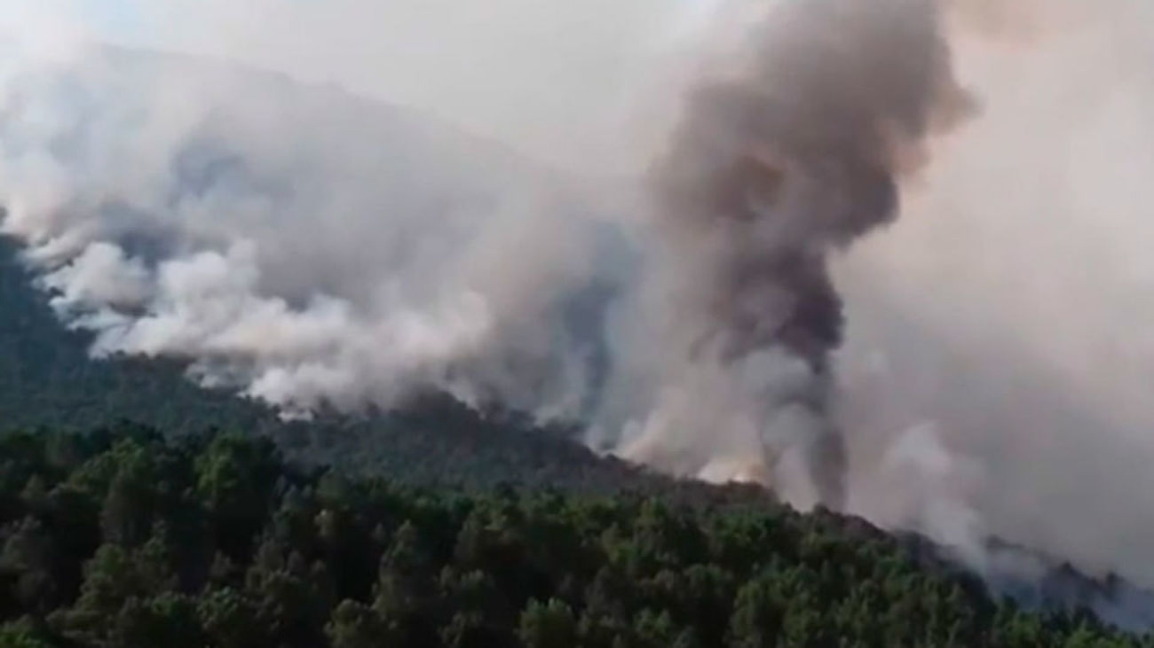Sin control el incendio de Yeste, en Albacete