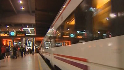 La supresión de trenes por la huelga complica el inicio de la operación salida