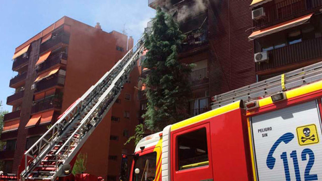 Un bombero sufre un infarto cuando apagaba un incendio en Valllecas