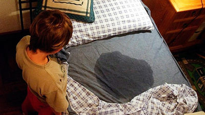 Mi niño se hace pis en la cama. ¿Cuándo es un caso de enuresis?