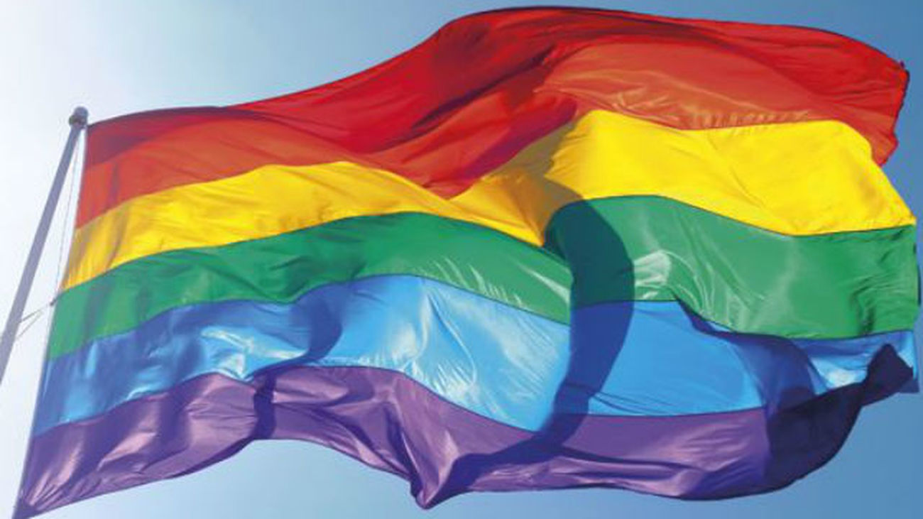 Londres iza por primera vez la bandera arcoíris en Irlanda del Norte