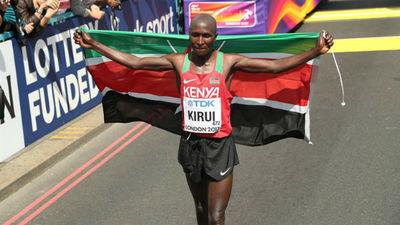 Kirui da a Kenia el quinto título mundial de maratón; Guerra decimoséptimo