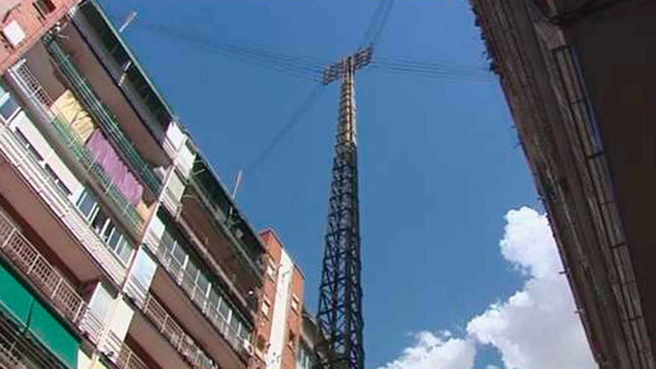 Alcalá dice adios a la torre de alta tensión de Jovellanos