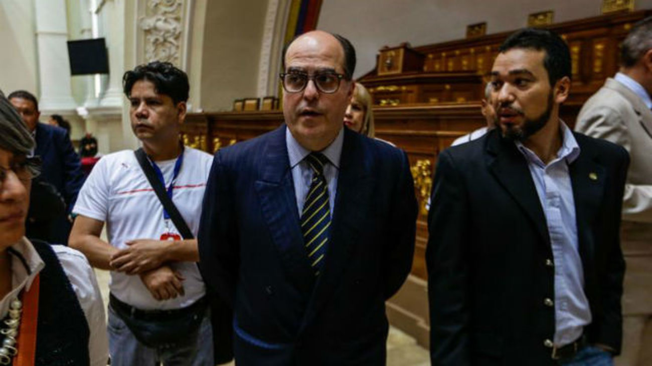 La autoridad electoral venezolana prohíbe presentarse a la oposición en 7 estados