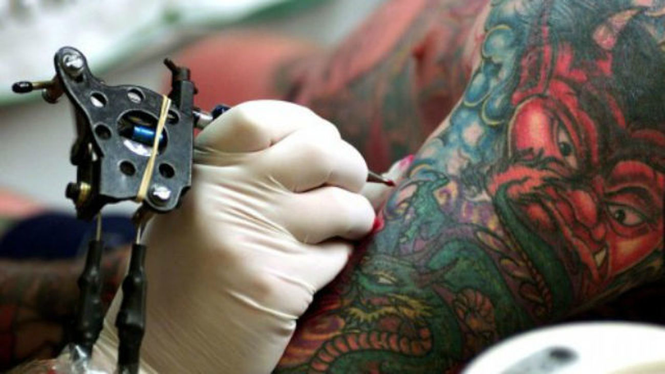Tatuajes: los riesgos de decorarse la piel