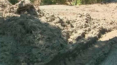 El Ayuntamiento de Madrid inicia la retirada del lodozal del arroyo Antequina