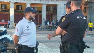 Policías franceses y españoles patrullan juntos en Madrid este agosto