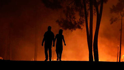 Más de tres mil bomberos luchan contra siete grandes incendios en Portugal