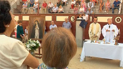 El mundo taurino recuerda a sus muertos en el día de la Virgen de la Paloma