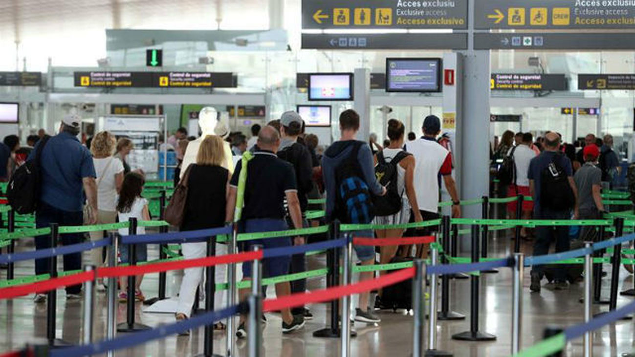 Vuelve la tensión a los aeropuertos de la mano de los vigilantes de seguridad