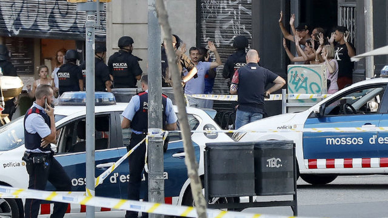 Un mosso atropellado en un punto de control  en la Diagonal a la salida de Barcelona