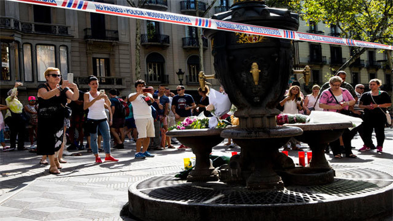 Barcelona un día después de la masacre, en imágenes