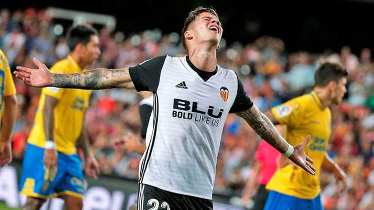 El delantero del Valencia CF, Santi Mina