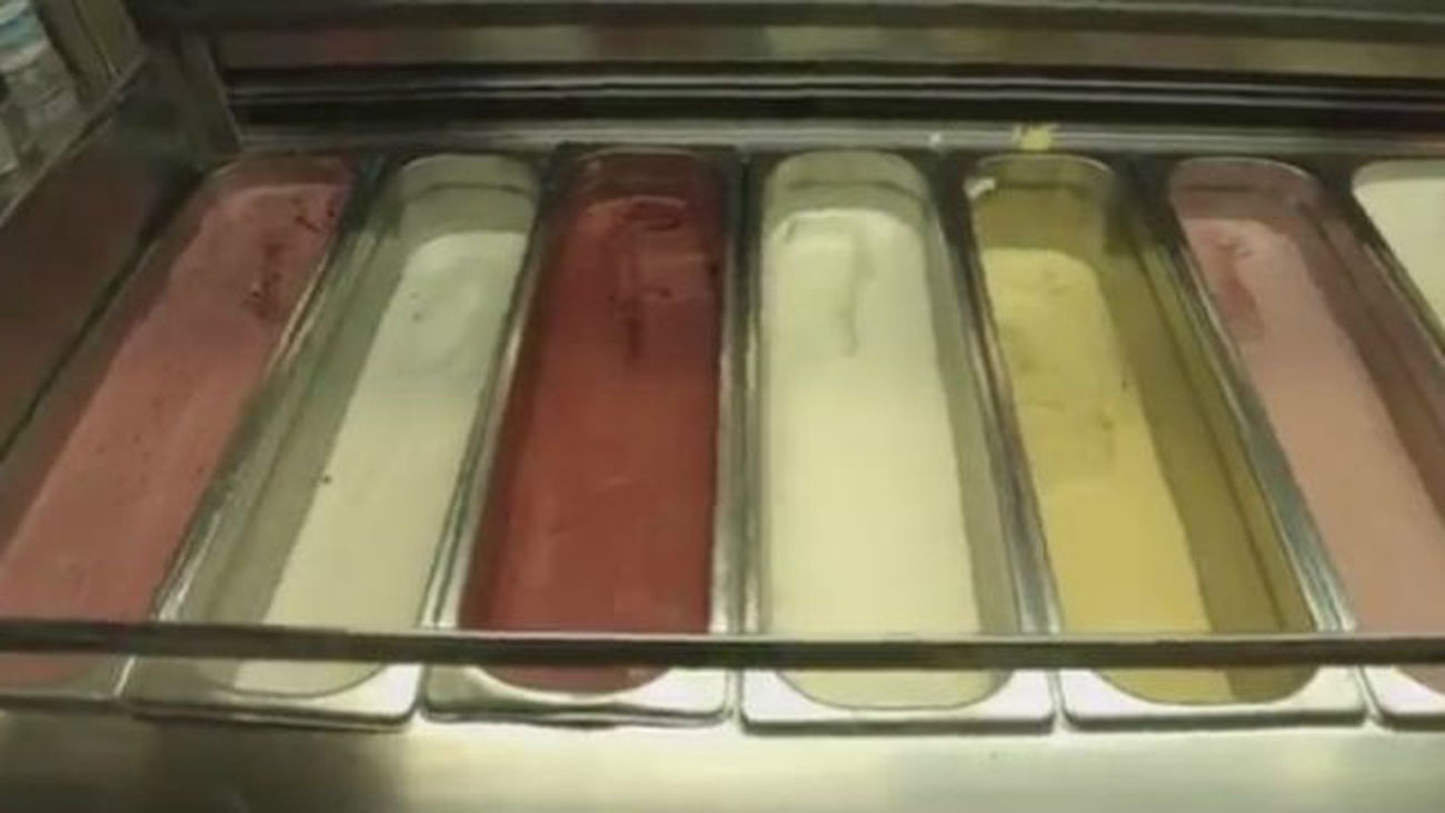 Más de 100 sabores diferentes en Los Alpes, la heladería más antigua de Madrid
