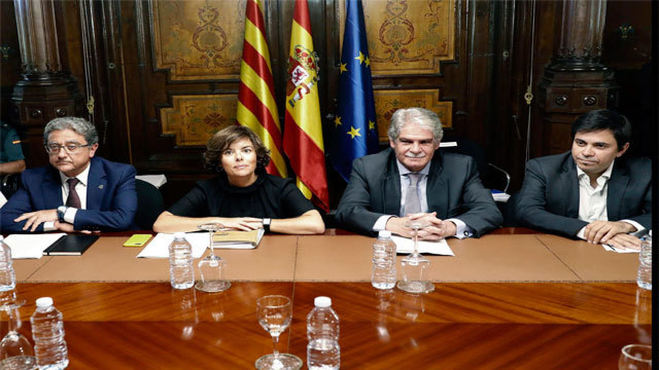 Soraya Saenz de Santamaría (Vicepresidenta del Gobierno), Alfonso Dastis (ministro de Asuntos Exteriores), Enric Millo ( delega