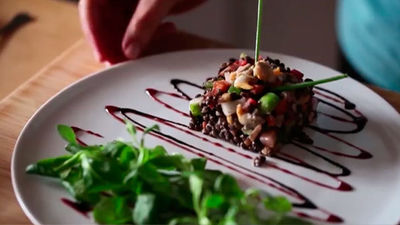 Ensalada de lenteja caviar con berberechos