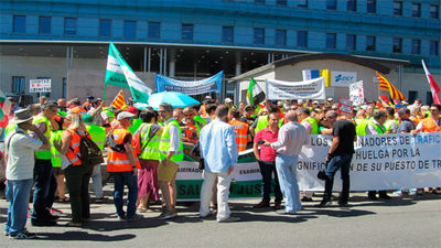 Desconvocada la huelga indefinida de examinadores de Tráfico