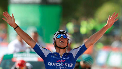 Alaphilippe vence en Xorret de Catí, Froome refuerza el liderato