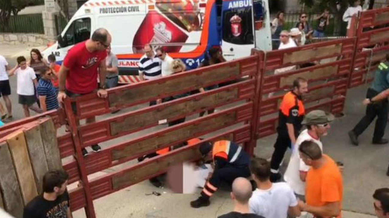 Los encierros con una bola gigante en Mataelpino provocan dos heridos