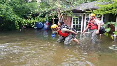 Inundaciones sin precedentes" obligan a evacuar los suburbios de Houston