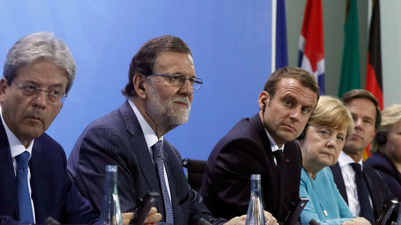 Macron organiza una minicumbre sobre inmigración con la presencia de España